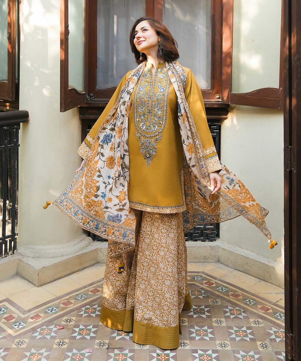 SP 513-3Pc Embroidered Lawn Shirt with Printed Poly Lawn Dupatta