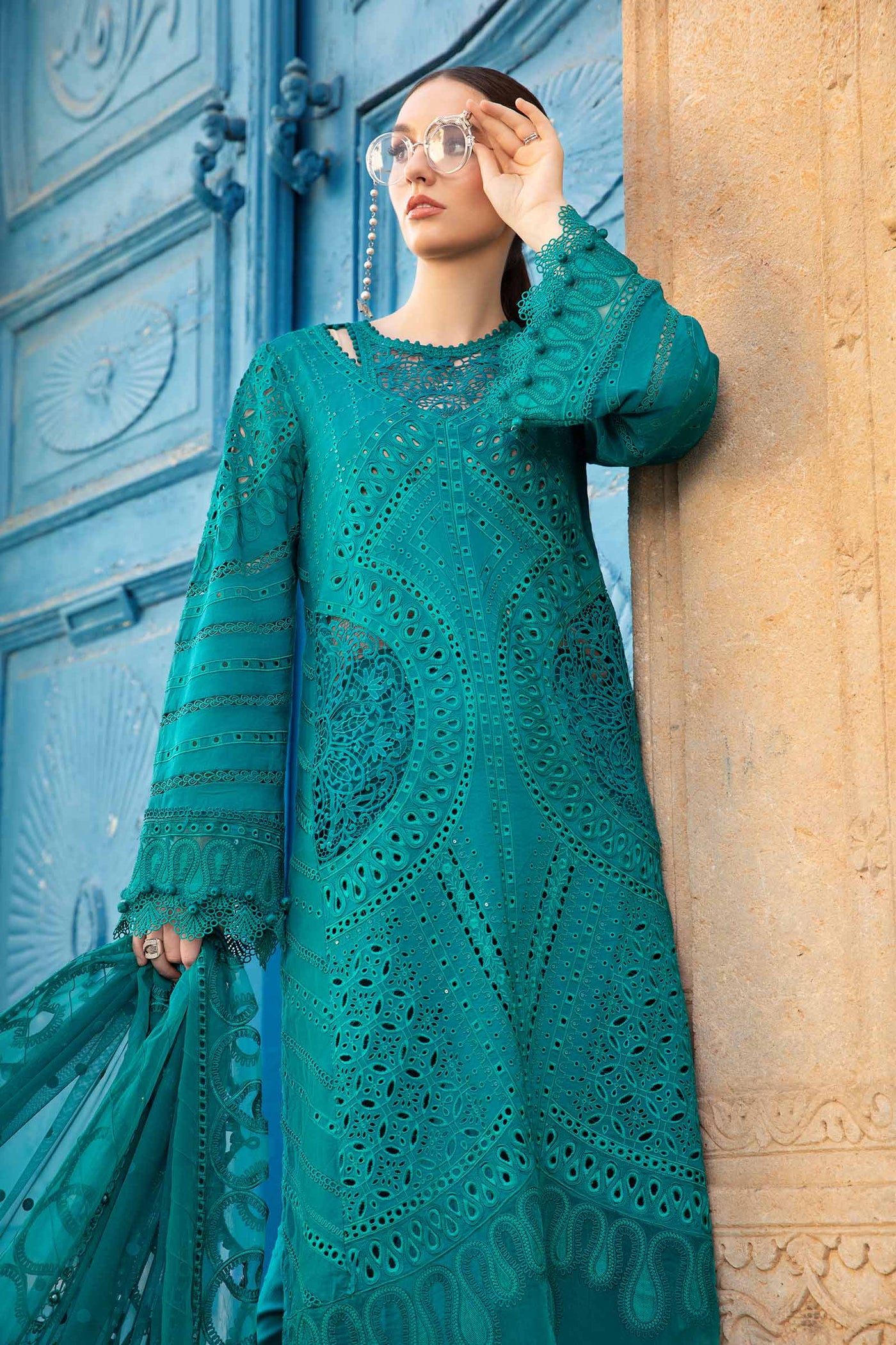 MB 2595-3Pc Embroidered Lawn Shirt with Embroidered Bamber Chiffon Dupatta